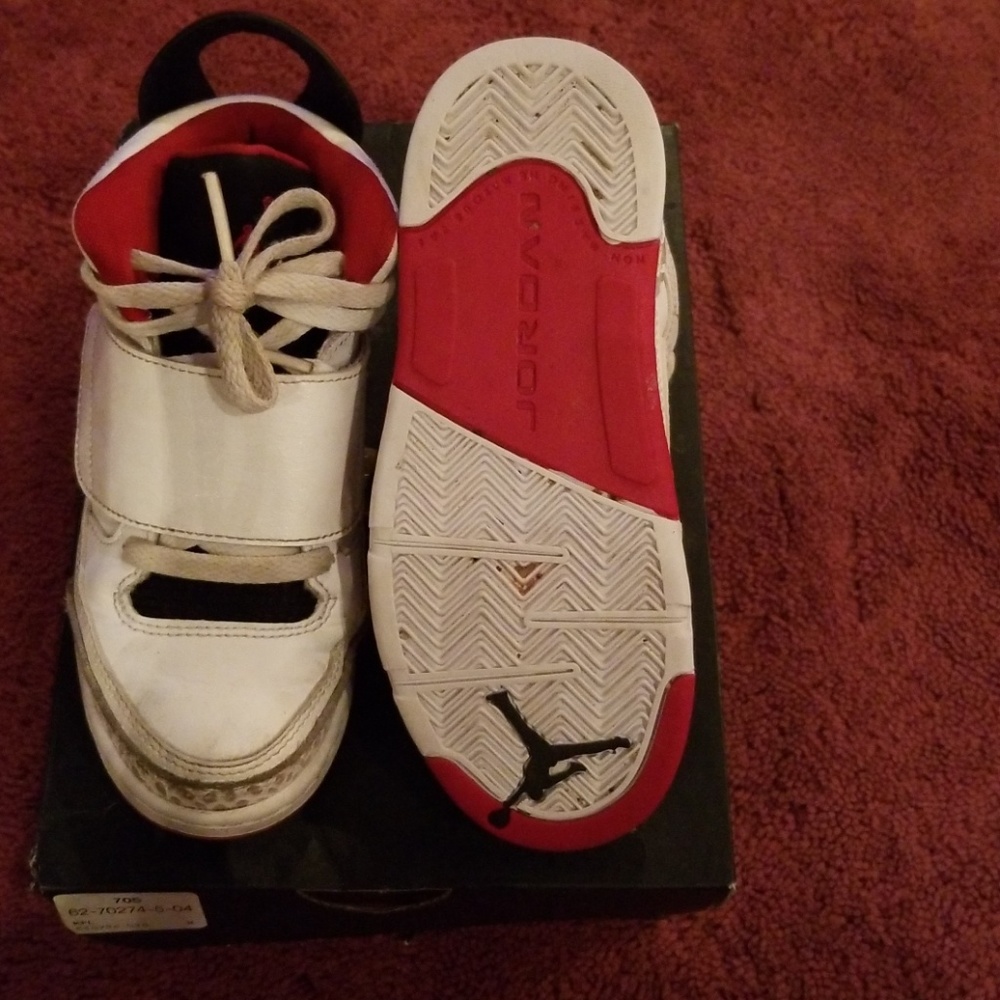 Sneakers - Picture 4 of 7